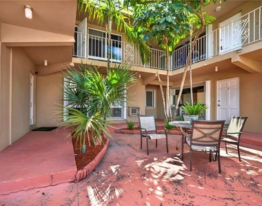 2864 Ne 32nd Street - Photo Thumbnail 2