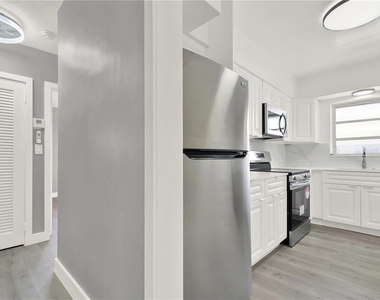 2864 Ne 32nd Street - Photo Thumbnail 9