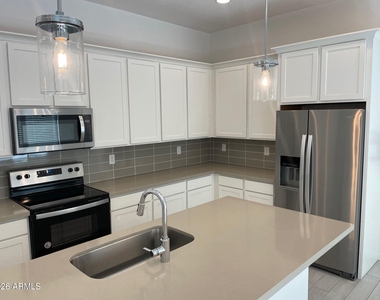 901 S Smith Road - Photo Thumbnail 5