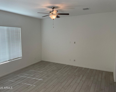 901 S Smith Road - Photo Thumbnail 4