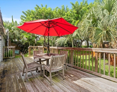 4360 Ne Indian River Drive - Photo Thumbnail 36