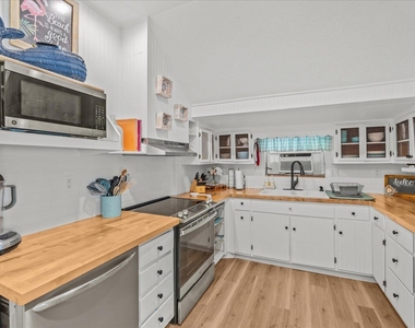 4360 Ne Indian River Drive - Photo Thumbnail 5