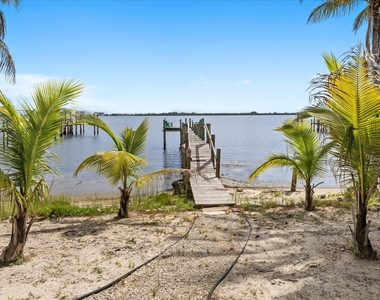 4360 Ne Indian River Drive - Photo Thumbnail 10