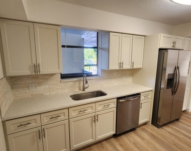 820 Lavers Circle - Photo Thumbnail 7