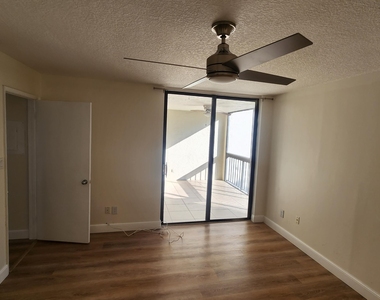 820 Lavers Circle - Photo Thumbnail 9