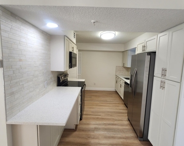 820 Lavers Circle - Photo Thumbnail 5