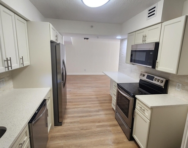 820 Lavers Circle - Photo Thumbnail 6