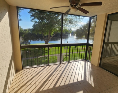 820 Lavers Circle - Photo Thumbnail 13