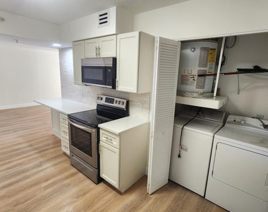 820 Lavers Circle - Photo Thumbnail 8