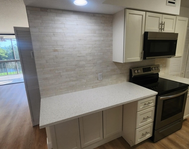 820 Lavers Circle - Photo Thumbnail 4