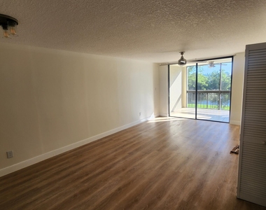 820 Lavers Circle - Photo Thumbnail 3