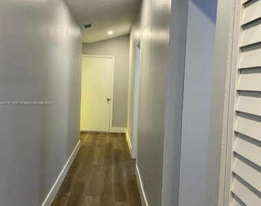 4125 Nw 78th Avenue - Photo Thumbnail 9