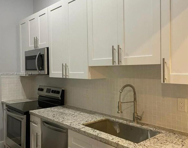 4125 Nw 78th Avenue - Photo Thumbnail 3