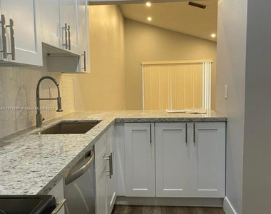 4125 Nw 78th Avenue - Photo Thumbnail 4