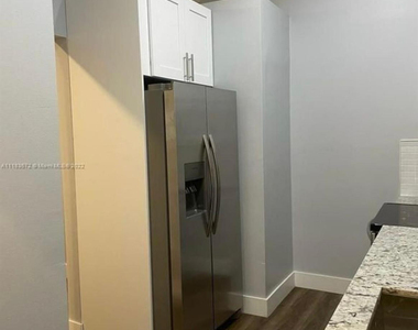 4125 Nw 78th Avenue - Photo Thumbnail 5