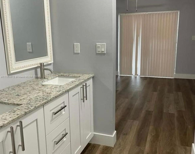 4125 Nw 78th Avenue - Photo Thumbnail 7
