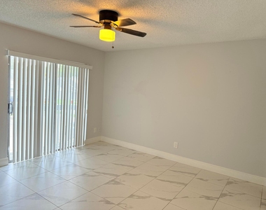 1104 Riverside Drive - Photo Thumbnail 29