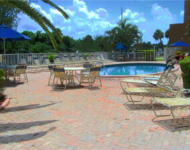 2840 Ne 14th St Street - Photo Thumbnail 5