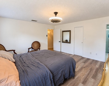 5605 Winter Garden Parkway - Photo Thumbnail 6