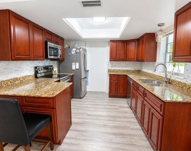 5605 Winter Garden Parkway - Photo Thumbnail 2