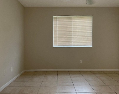 1095 Coral Club Drive - Photo Thumbnail 6