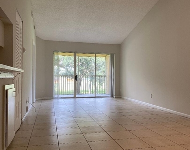 1095 Coral Club Drive - Photo Thumbnail 3