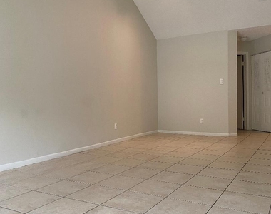 1095 Coral Club Drive - Photo Thumbnail 2