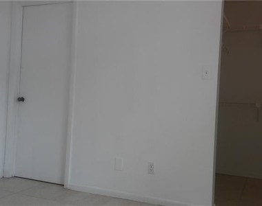 1095 Coral Club Drive - Photo Thumbnail 24