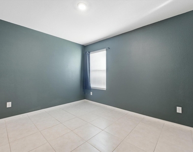 1393 Beach Drive - Photo Thumbnail 32
