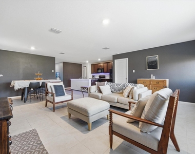 1393 Beach Drive - Photo Thumbnail 15