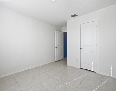 1393 Beach Drive - Photo Thumbnail 27