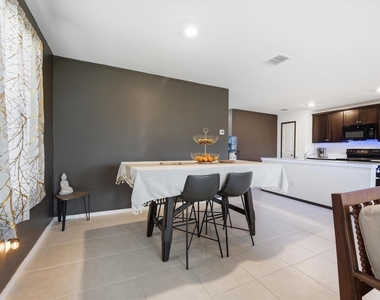 1393 Beach Drive - Photo Thumbnail 12