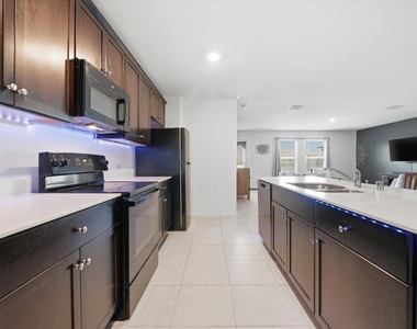 1393 Beach Drive - Photo Thumbnail 5
