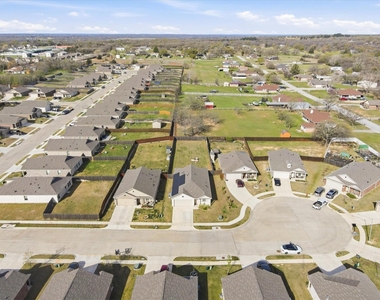 1393 Beach Drive - Photo Thumbnail 37