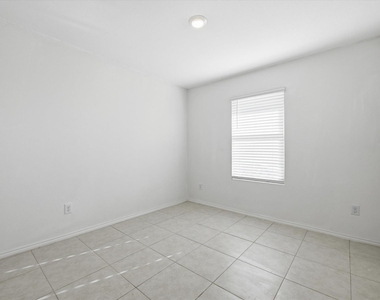1393 Beach Drive - Photo Thumbnail 25