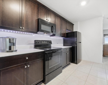 1393 Beach Drive - Photo Thumbnail 7