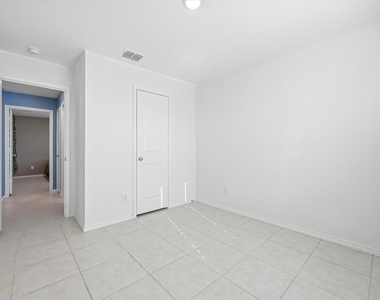 1393 Beach Drive - Photo Thumbnail 26