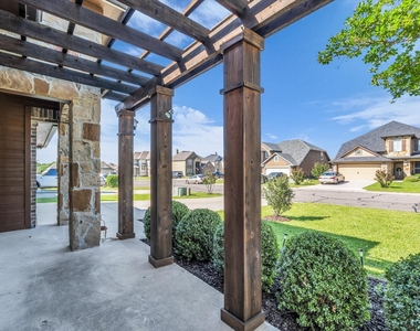 10804 Aurora Drive - Photo Thumbnail 3