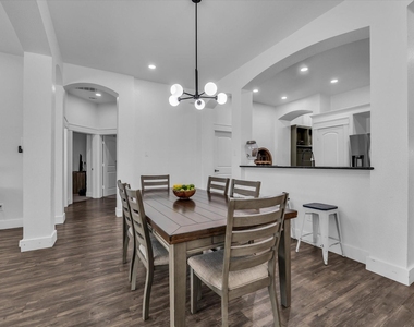 10804 Aurora Drive - Photo Thumbnail 11