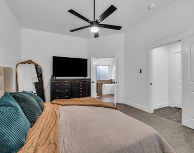 10804 Aurora Drive - Photo Thumbnail 13