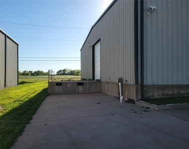 578 Aviator Drive - Photo Thumbnail 2