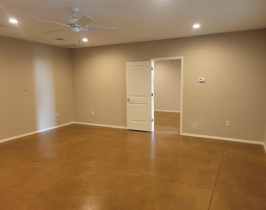 578 Aviator Drive - Photo Thumbnail 21