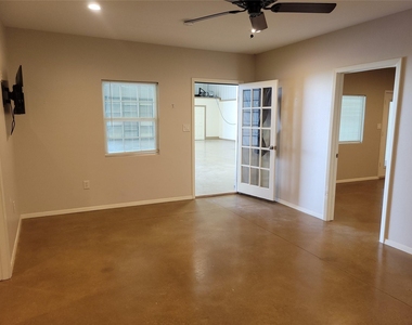 578 Aviator Drive - Photo Thumbnail 25