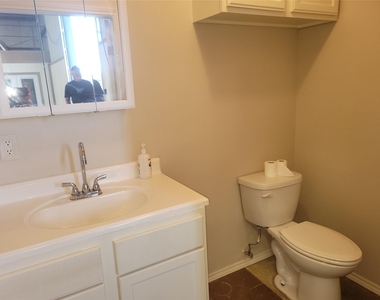578 Aviator Drive - Photo Thumbnail 14