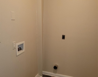 578 Aviator Drive - Photo Thumbnail 37