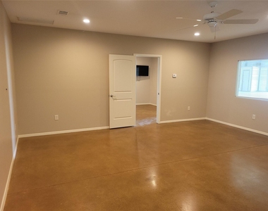 578 Aviator Drive - Photo Thumbnail 19