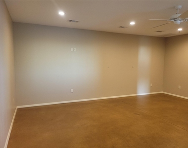 578 Aviator Drive - Photo Thumbnail 22