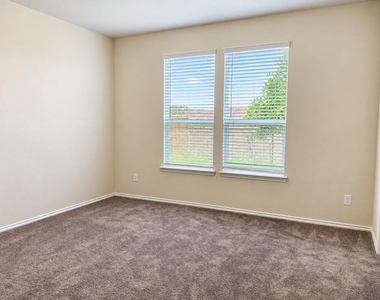907 Chicadee Street - Photo Thumbnail 15