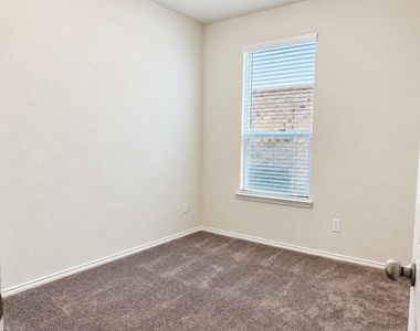 907 Chicadee Street - Photo Thumbnail 23