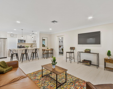 414 Ocean Breeze - Photo Thumbnail 2